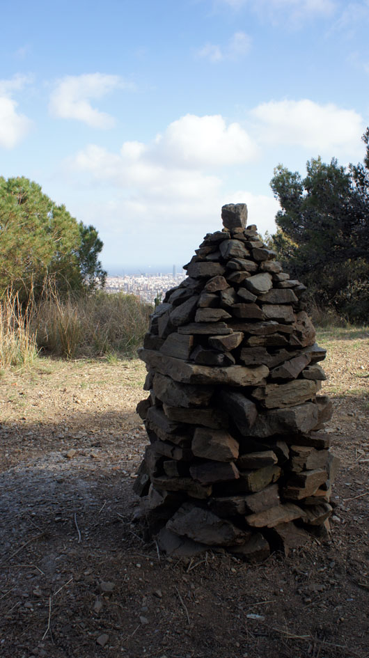  un diálogo entre la ciudad y su parque natural, entre la parte superior e inferior, entre la cultura y la naturaleza. - un dialogue entre la ville et son parc naturel, entre le haut et le bas, entre culture et nature.