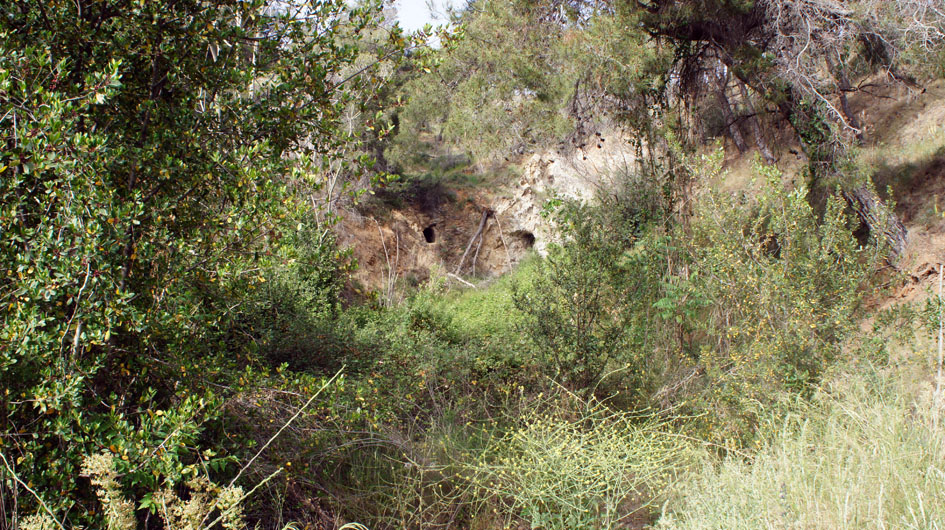 en el camino... grotas habitadas hace algunaos años - sur le chemin...des grottes habitées il y a quelques années