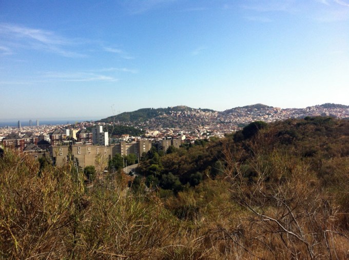 y quiria prosperer en las laderas de Collserola - et voudrait bien se développer sur les versants de Collserola